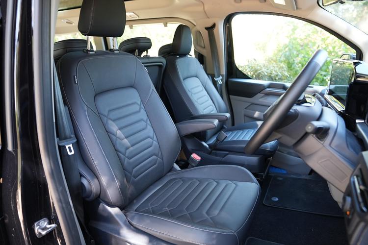 FORD TOURNEO CUSTOM 340 L2 ELECTRIC RWD 160kW 65kWh H1 Zetec 8 seater Auto